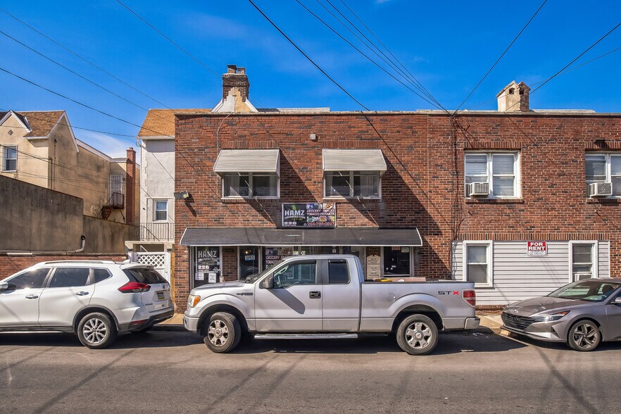 Building Photo - 228 Long Ln