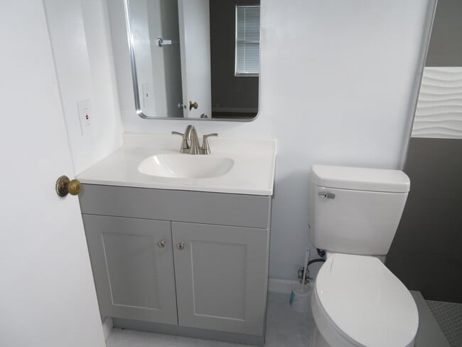 Building Photo - 421 S J St