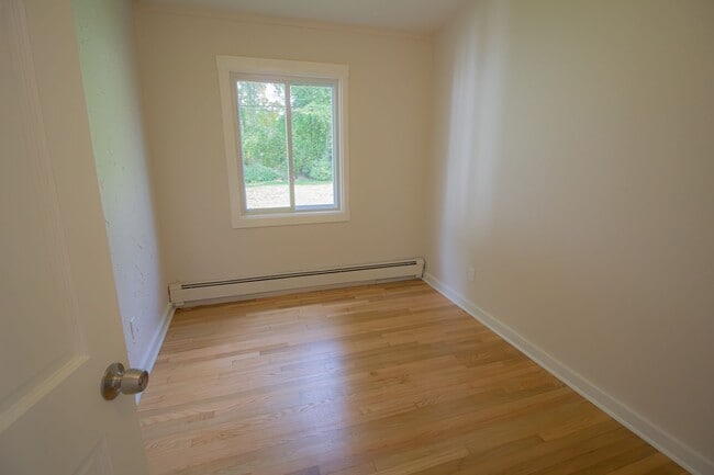 Building Photo - Newly Renovated 3 BR - 1 BA Ranch in Latham