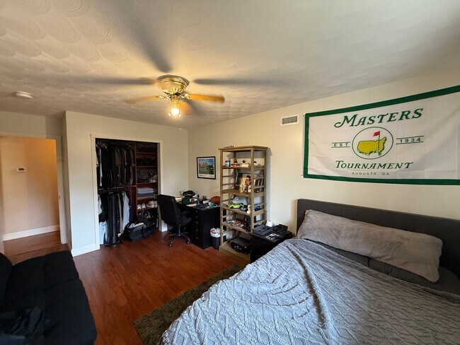 Building Photo - RURAL CHARM ON TOP OF THE HILLS IN VISTA