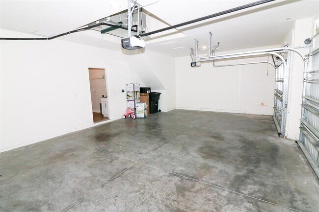 Building Photo - 27065 Sora Blvd