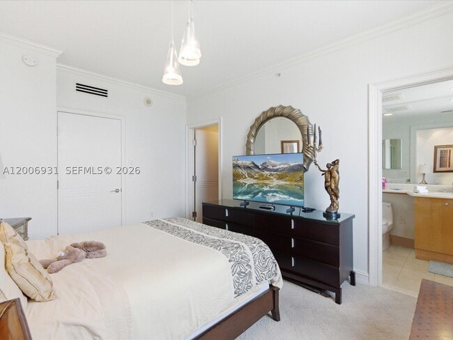 Building Photo - 17875 Collins Ave