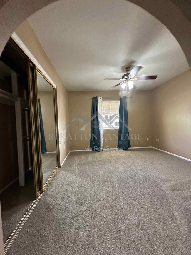 Building Photo - 10203 N 7th Pl