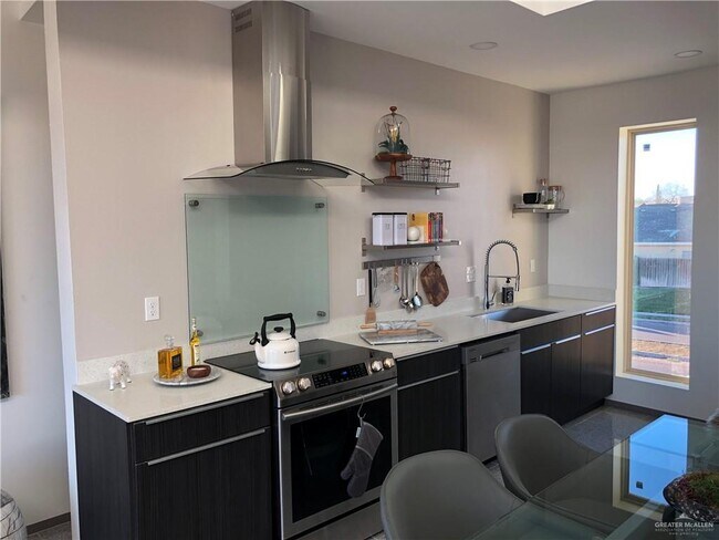 Building Photo - 11 Palm Shores