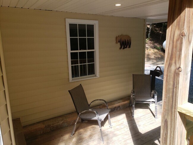 Building Photo - 1110 S Spring Hollow Rd