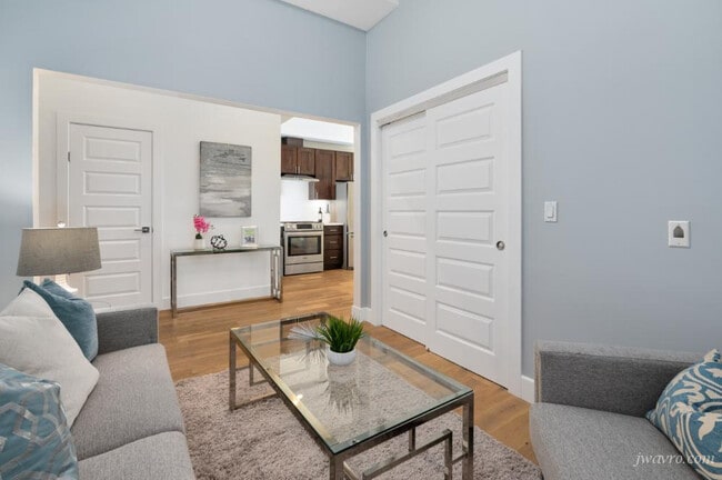 Building Photo - 327 Arlington St