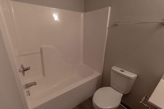 Building Photo - 2117 N Ballenger Ln