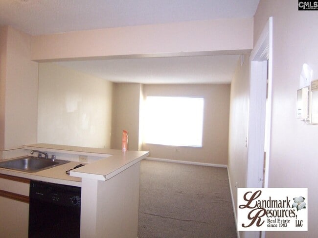 Building Photo - 1600 Park Cir