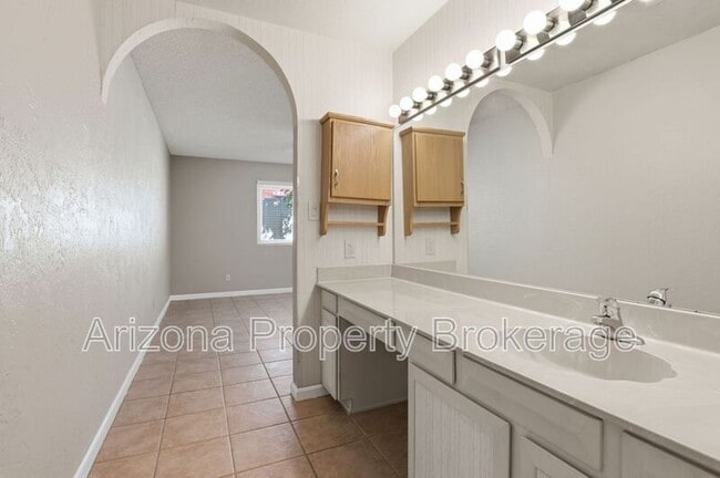 Building Photo - 2192 E Balboa Dr