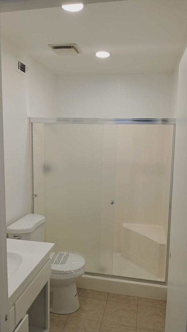 Building Photo - 1300A