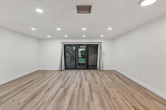 Building Photo - 21682 Cypress Rd