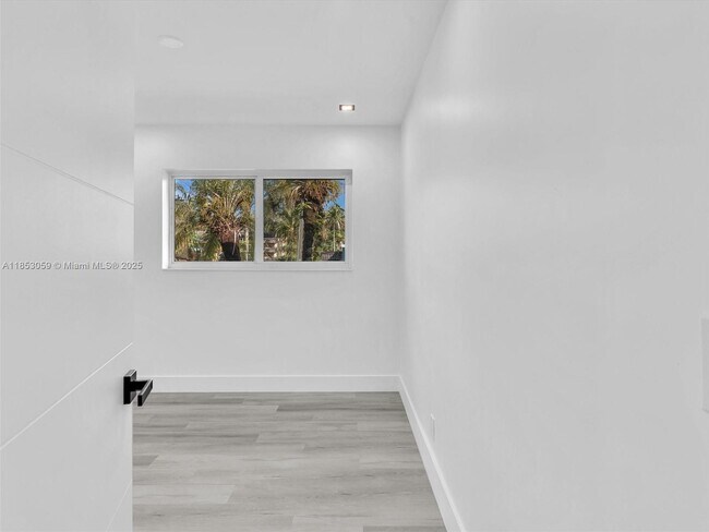 Building Photo - 2048 SW 37th Ave