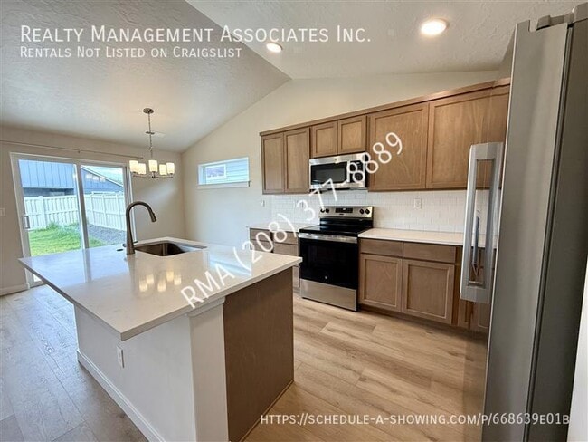 Building Photo - 3799 N Marionberry Ave