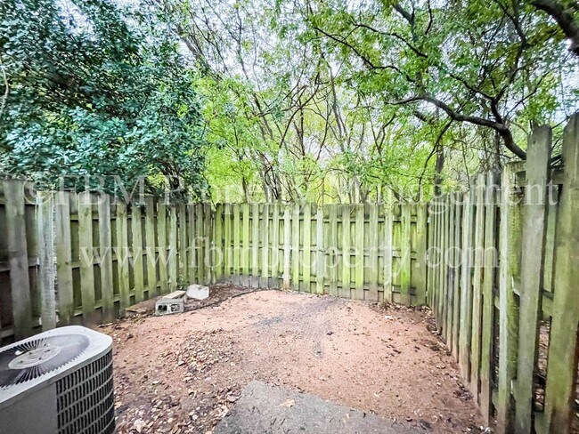 Building Photo - 2534 W Sycamore Ave - 2 Bedroom, 1 Bathroom Apartment Home in Corsicana, TX