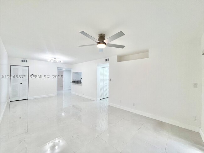 Building Photo - 842 NW 92nd Ave