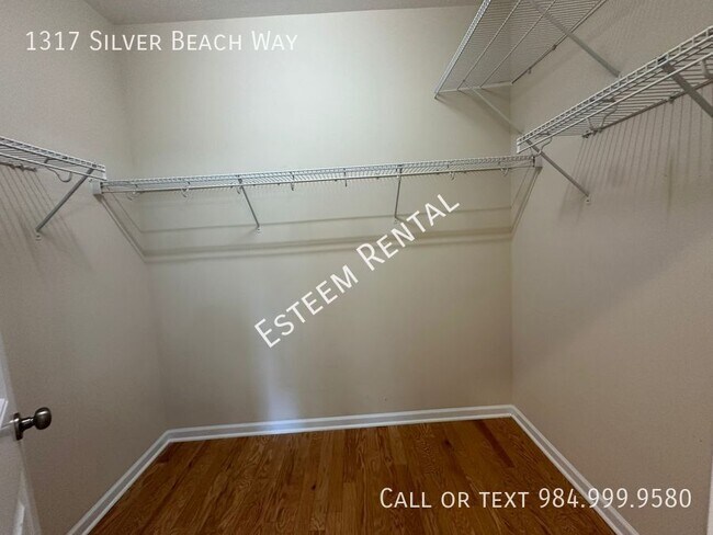 Building Photo - 1317 Silver Beach Way