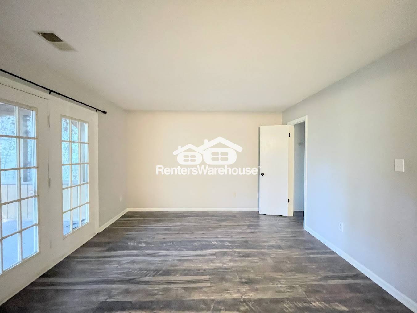 Building Photo - 2421 Sedgewick Dr