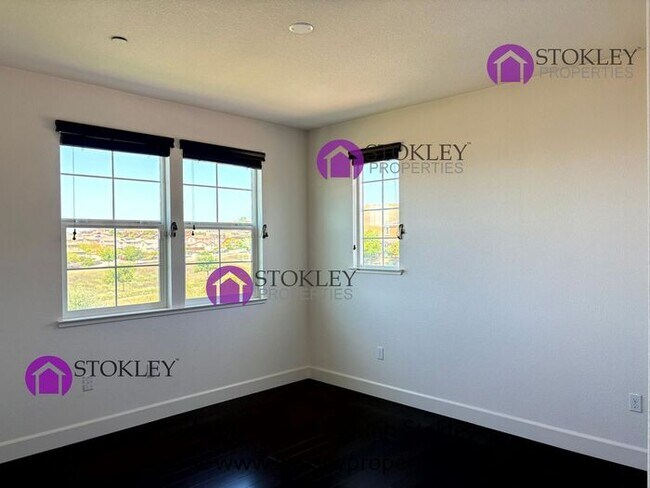 Building Photo - 1836 Porcellano Way