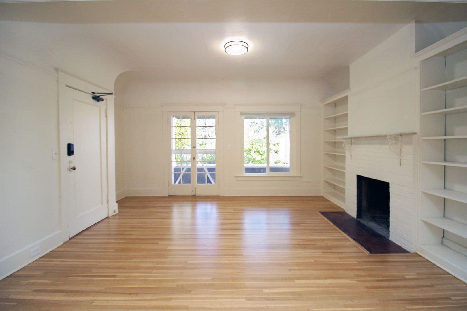 Building Photo - 2314 SW Vista Ave