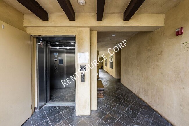 Building Photo - 12044 Hoffman St