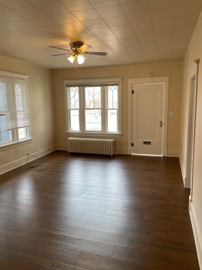 Building Photo - 335 S Park St