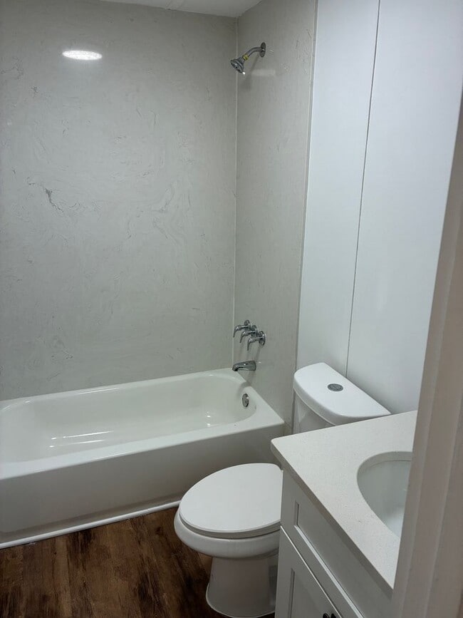 Building Photo - 1415 Memorial Park Rd