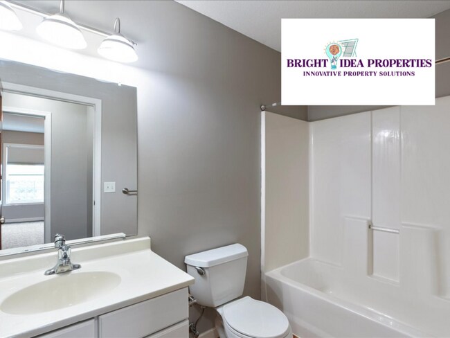 Building Photo - 5948 Oakgreen Ave N