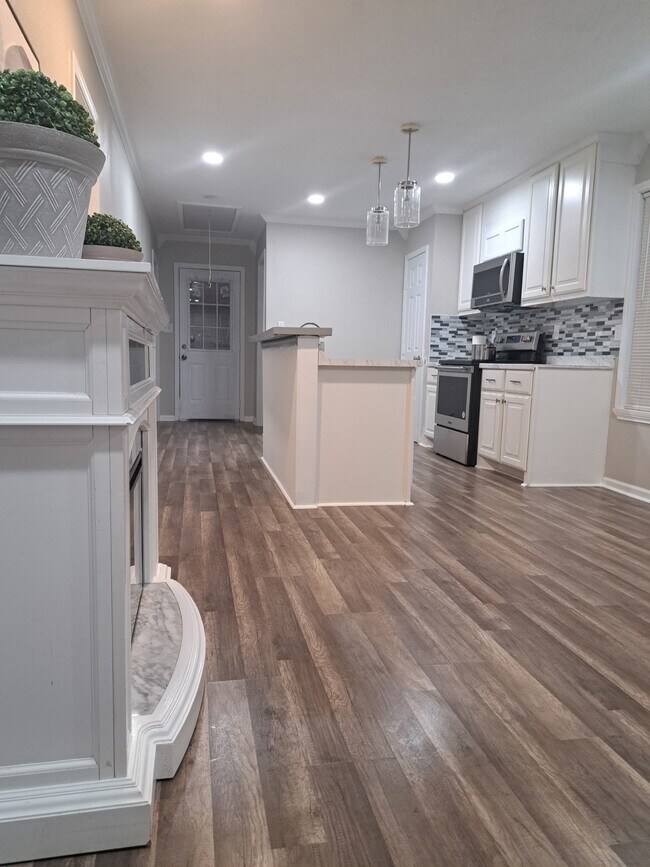Building Photo - 2114 N Farm to Market 1486
