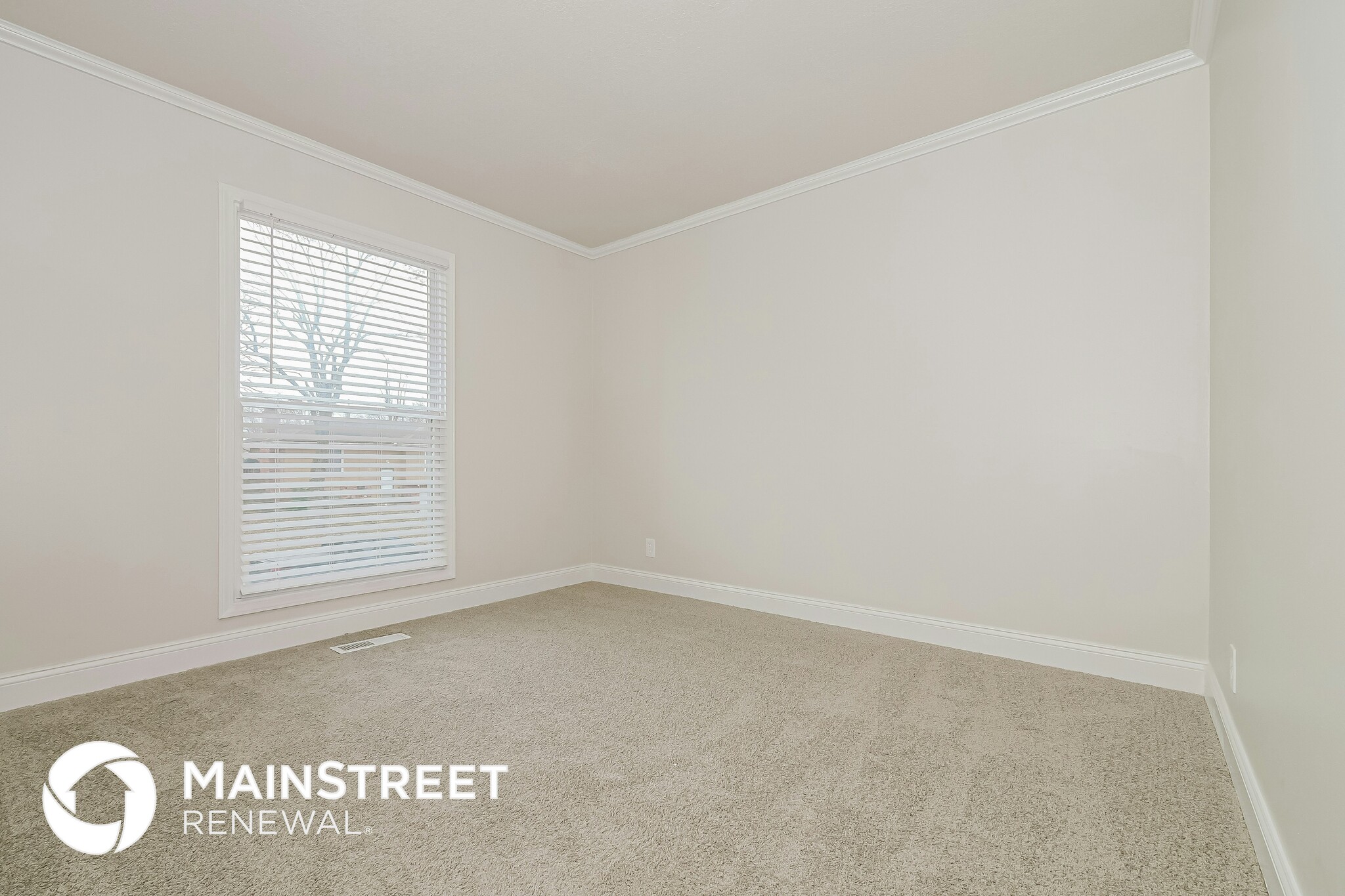 Building Photo - 838 E 125th Terrace