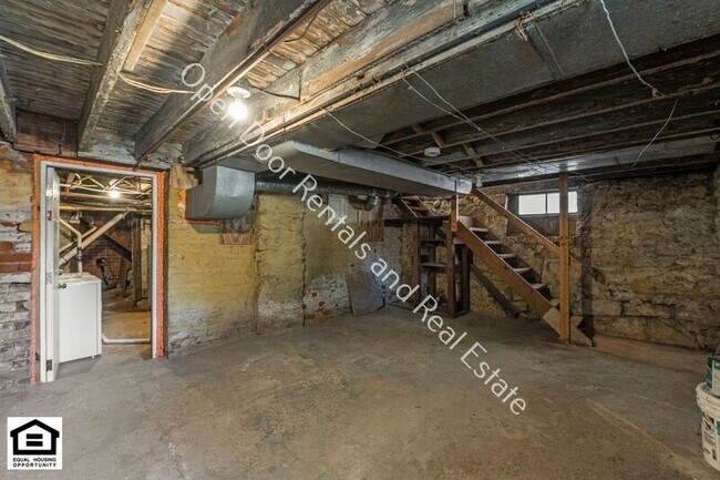Building Photo - 920 W Jefferson Blvd