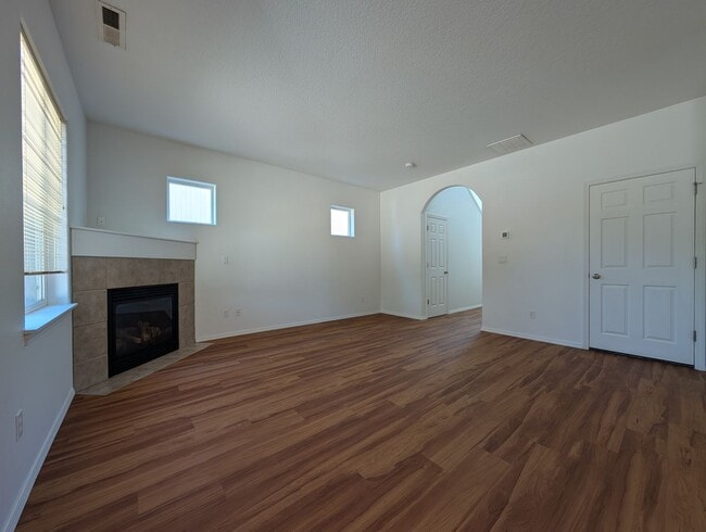 Building Photo - Fantastic 3 Bedroom, 2.5 Bath In Thurston ...