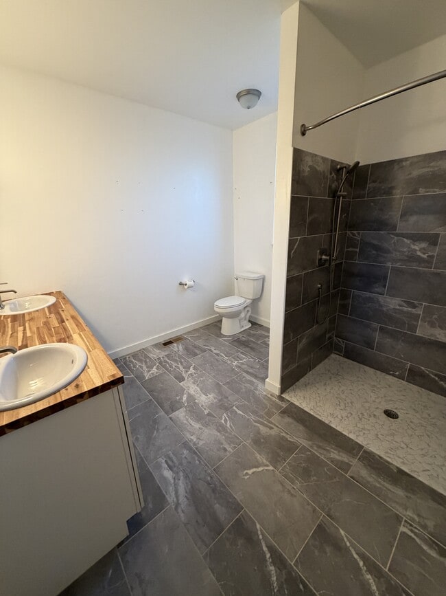 Building Photo - 4280 NE Alexander Way