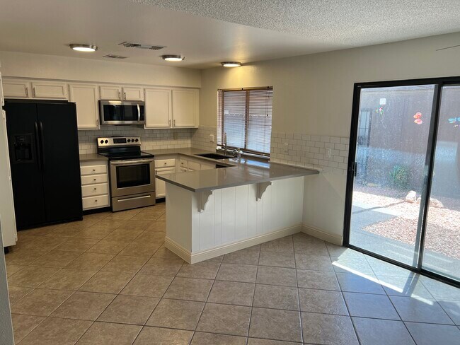 Building Photo - 4576 Kenmare Way