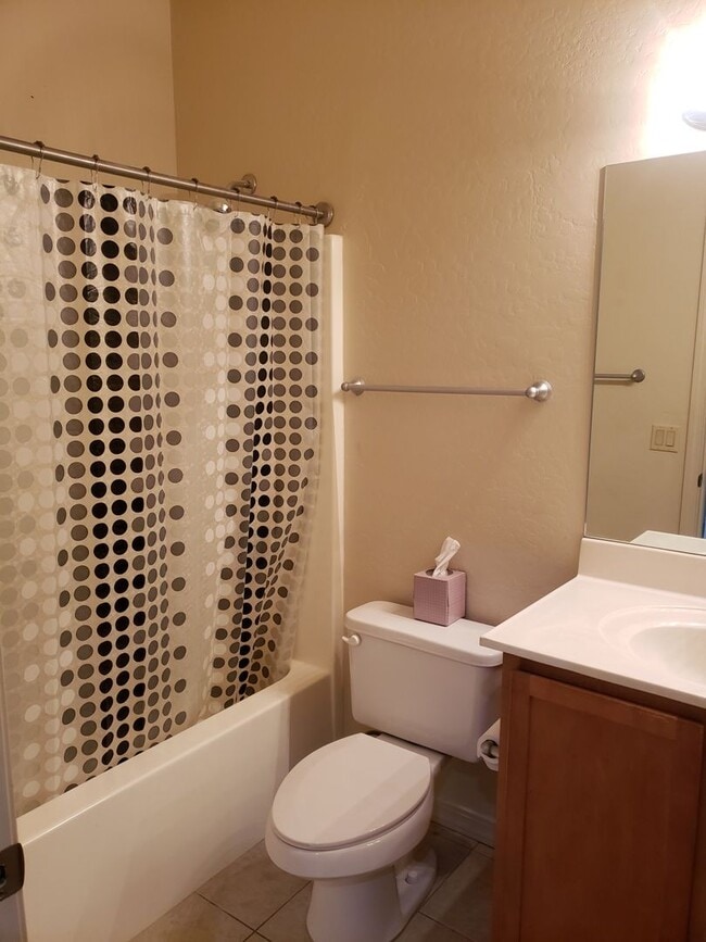 Building Photo - 2 bed / 2 bath - 2 car attached garage