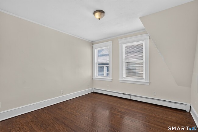 Building Photo - 40-44 Vine Street Unit 3