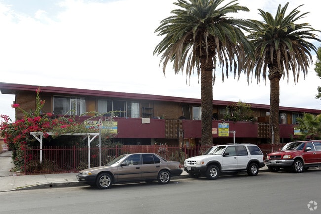 Building Photo - Chase Apartments