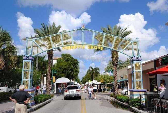 Building Photo - 110 SE 2nd St