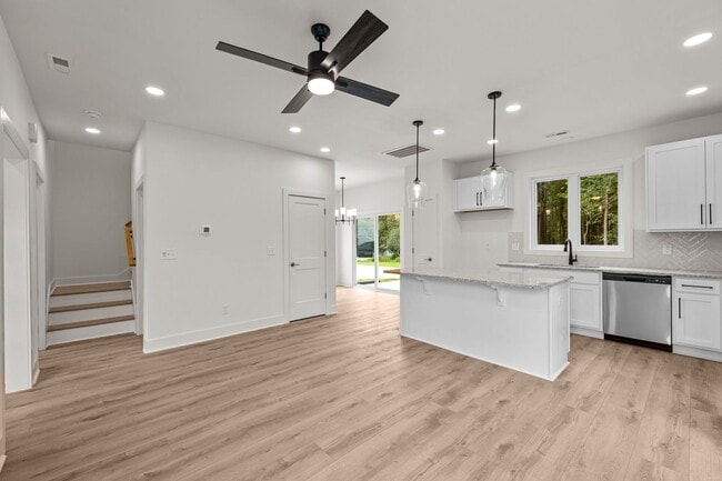 Building Photo - Gorgeous New Construction near Downtown Durham, Premium Finishes - Pet Friendly!