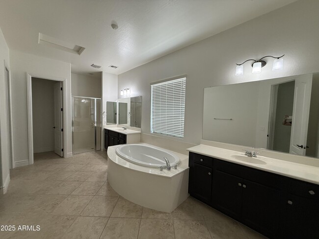 Building Photo - 4333 E Grand Canyon Dr