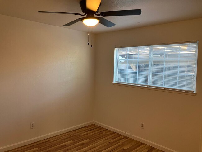 Building Photo - 1704 Ellison Dr