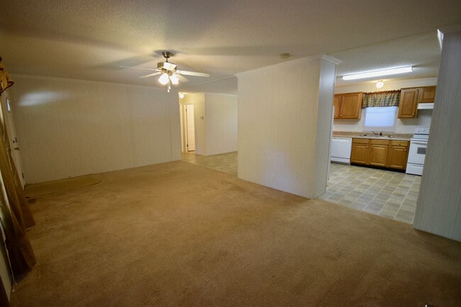 Building Photo - Spacious Home in the Country