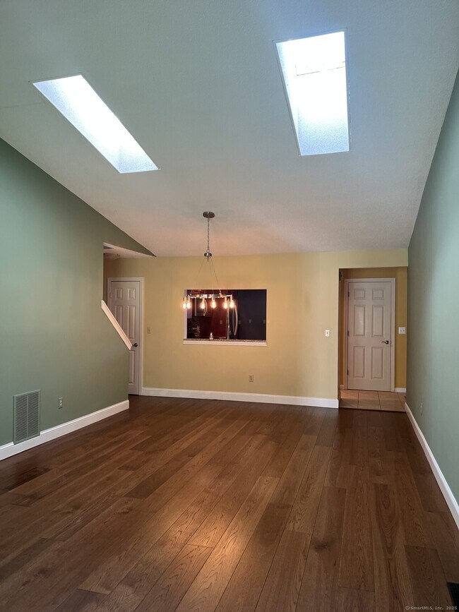 Building Photo - 34 Simsbury Landing