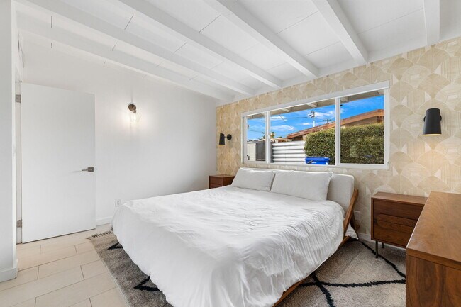 Building Photo - 45720 Abronia Trail