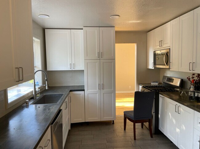 Building Photo - 1714 Pheasant Dr