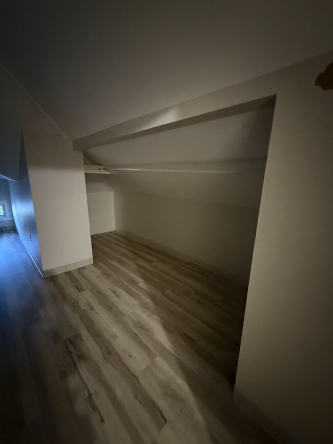 Building Photo - 543 Grafton Ave