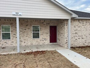 Building Photo - 923 Callie Ave