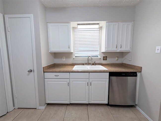 Building Photo - 8223 Lone Bridge Ln