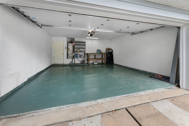 Building Photo - 1735 Oak Ridge Dr