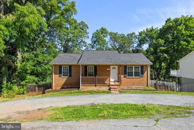 Building Photo - 345 Brown Ave