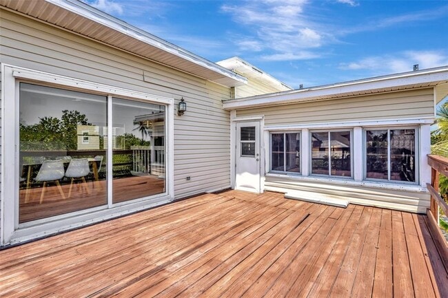 Building Photo - 217 Marina Dr